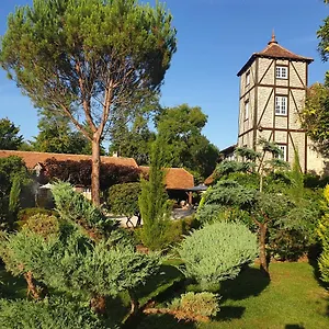 https://moulin-du-soustre.midi-pyreneeshotels.com