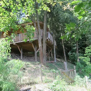 https://la-cabane-aux-sapins.hotels-rhonealpes.com